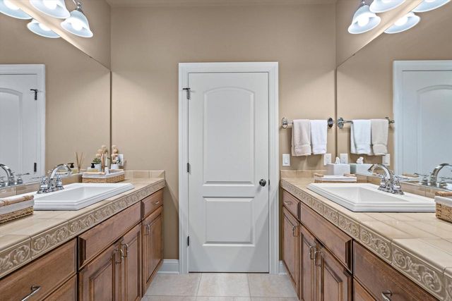 N49W18370 Green Meadow COURT, Menomonee Falls, WI 53051