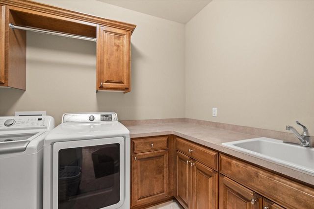 N49W18370 Green Meadow COURT, Menomonee Falls, WI 53051