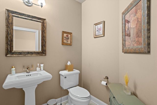 N49W18370 Green Meadow COURT, Menomonee Falls, WI 53051