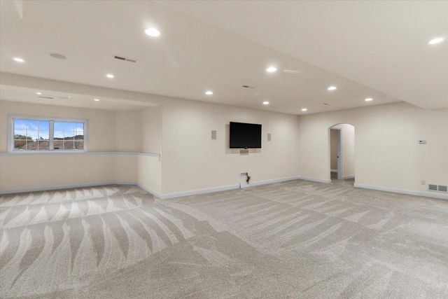 N49W18370 Green Meadow COURT, Menomonee Falls, WI 53051