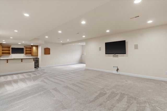 N49W18370 Green Meadow COURT, Menomonee Falls, WI 53051