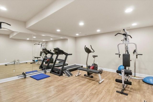 N49W18370 Green Meadow COURT, Menomonee Falls, WI 53051