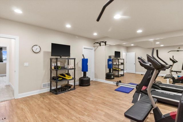 N49W18370 Green Meadow COURT, Menomonee Falls, WI 53051