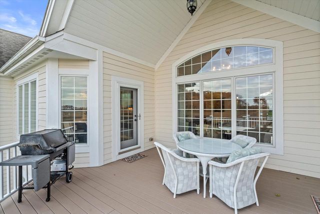 N49W18370 Green Meadow COURT, Menomonee Falls, WI 53051