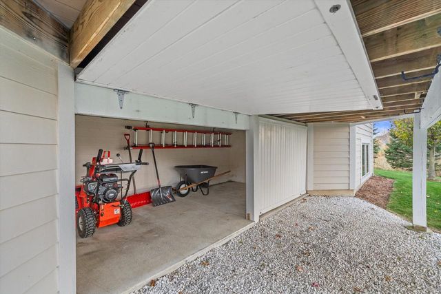 N49W18370 Green Meadow COURT, Menomonee Falls, WI 53051