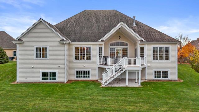 N49W18370 Green Meadow COURT, Menomonee Falls, WI 53051