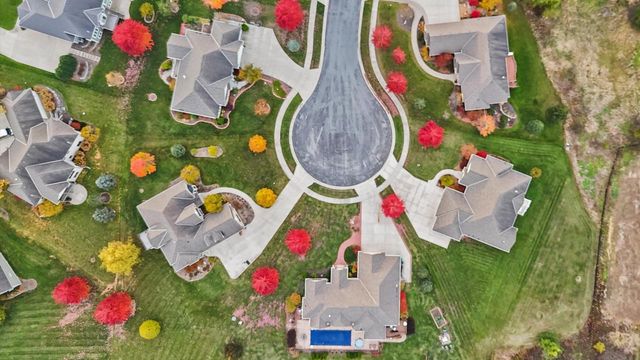 N49W18370 Green Meadow COURT, Menomonee Falls, WI 53051