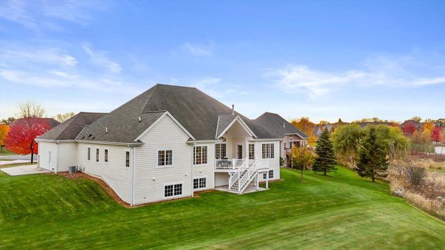 N49W18370 Green Meadow COURT, Menomonee Falls, WI 53051