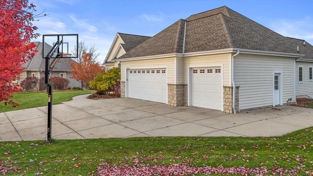 N49W18370 Green Meadow COURT, Menomonee Falls, WI 53051