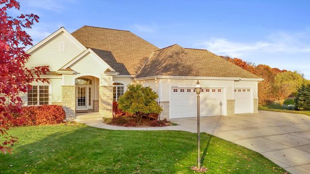 N49W18370 Green Meadow COURT, Menomonee Falls, WI 53051