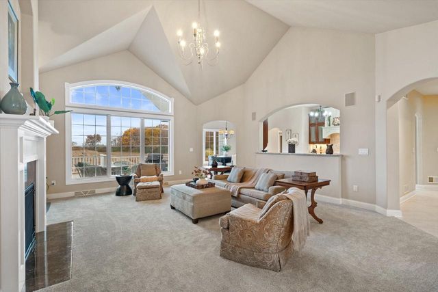 N49W18370 Green Meadow COURT, Menomonee Falls, WI 53051