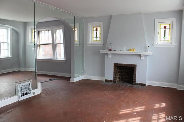 4006 Marcus Avenue, St Louis, MO 63115