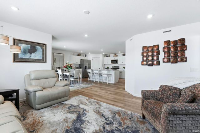 5123 Bing Pass, New Haven, IN 46774