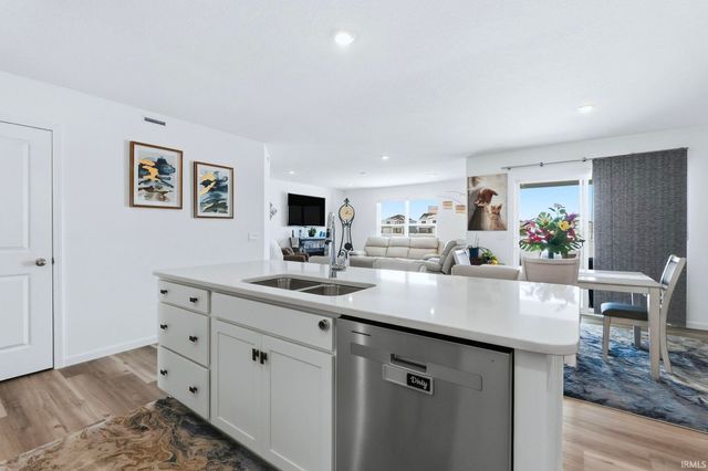 5123 Bing Pass, New Haven, IN 46774