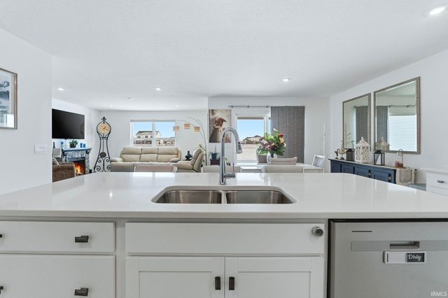 5123 Bing Pass, New Haven, IN 46774