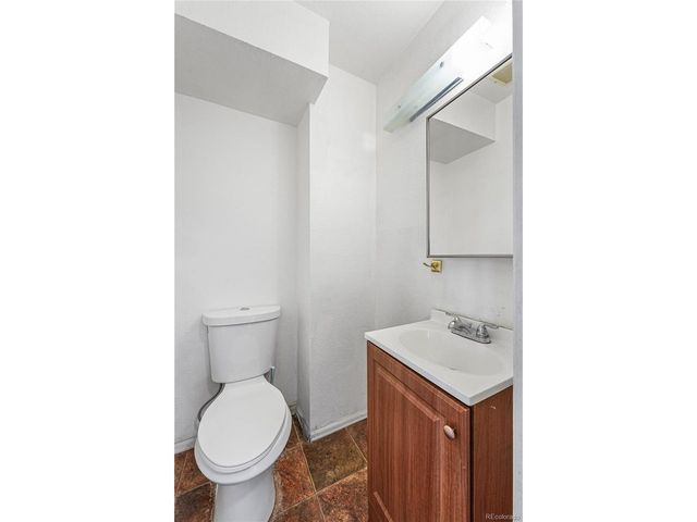 1447 Norfolk St, Aurora, CO 80011