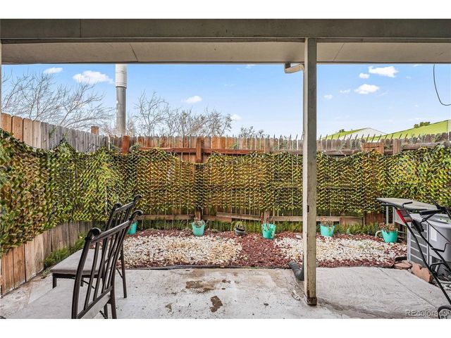 1447 Norfolk St, Aurora, CO 80011