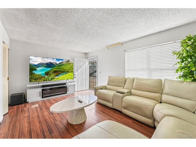 1447 Norfolk St, Aurora, CO 80011