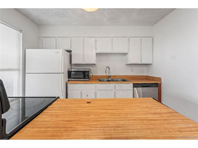 1447 Norfolk St, Aurora, CO 80011