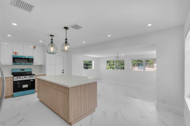19425 NW 39th Avenue, Miami Gardens, FL 33055