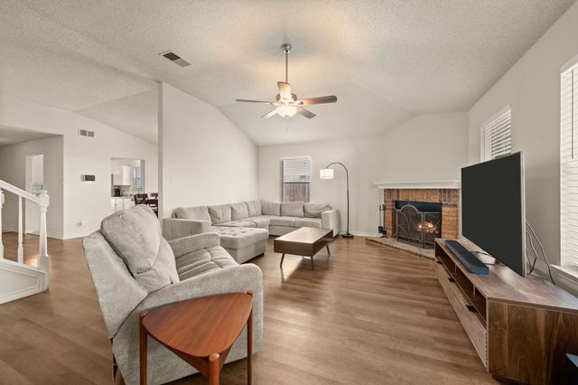 7636 Misty Ridge Drive N, Fort Worth, TX 76137
