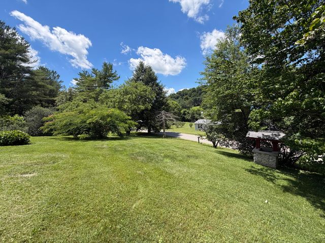 303 Freedom School Road, Mt Vernon, KY 40456