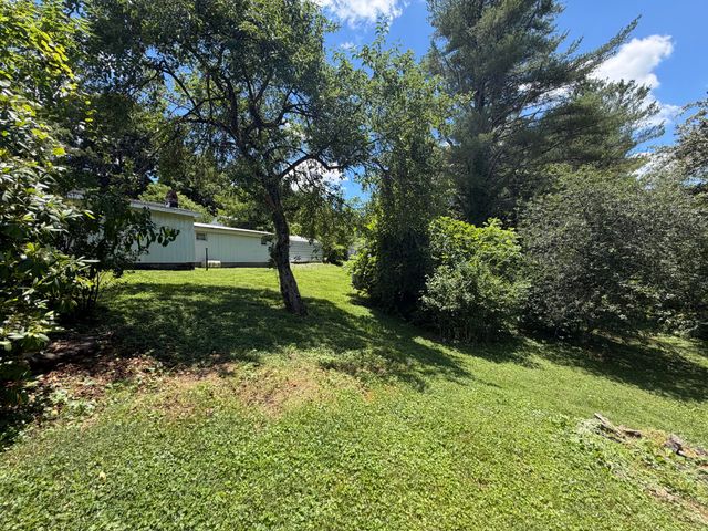 303 Freedom School Road, Mt Vernon, KY 40456