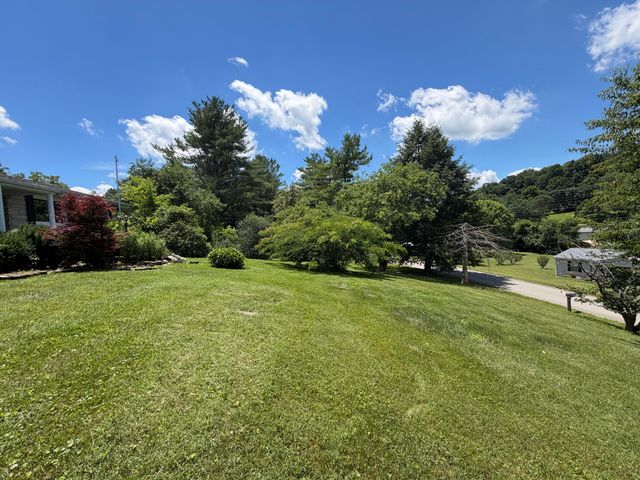 303 Freedom School Road, Mt Vernon, KY 40456