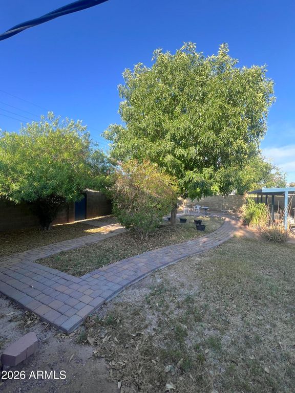 Image 2 of property listing at 7826 E BEATRICE Street, Scottsdale, AZ 85257