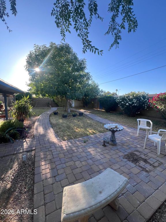 Image 3 of property listing at 7826 E BEATRICE Street, Scottsdale, AZ 85257