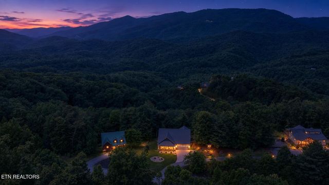 4973 Long Rifle Rd, Walland, TN 37886