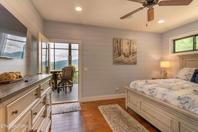 4973 Long Rifle Rd, Walland, TN 37886