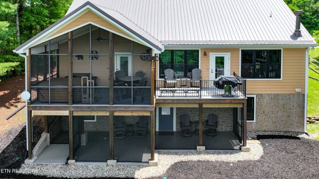 4973 Long Rifle Rd, Walland, TN 37886