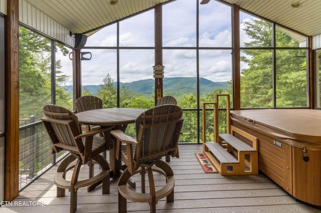 4973 Long Rifle Rd, Walland, TN 37886