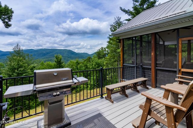 4973 Long Rifle Rd, Walland, TN 37886