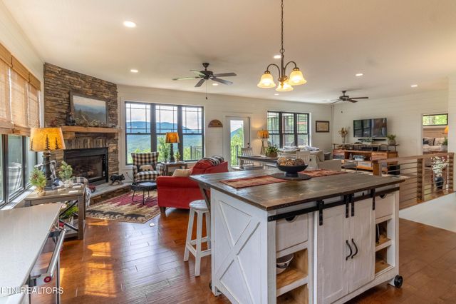 4973 Long Rifle Rd, Walland, TN 37886