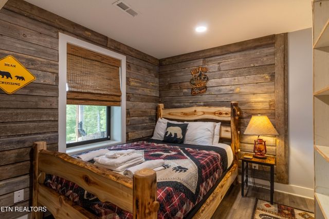 4973 Long Rifle Rd, Walland, TN 37886