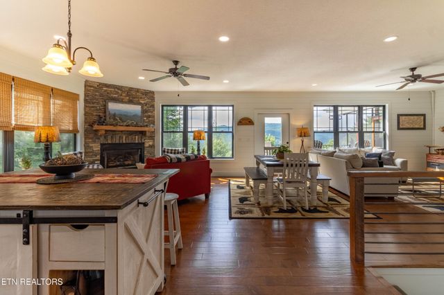 4973 Long Rifle Rd, Walland, TN 37886