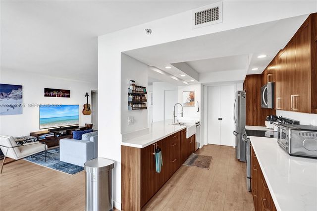 2000 Towerside Ter TS8, Miami, FL 33138