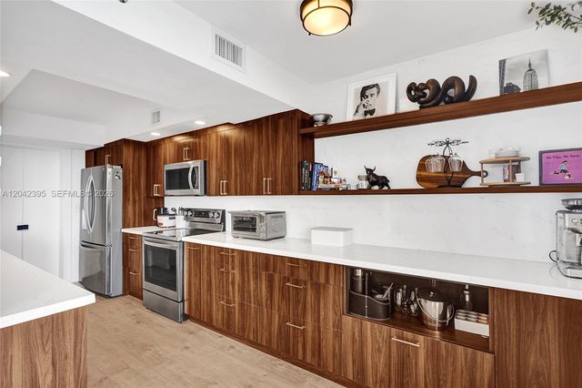 2000 Towerside Ter TS8, Miami, FL 33138