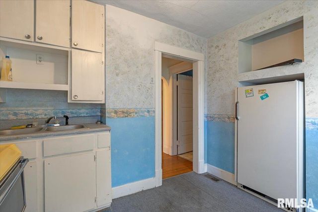 600 E BLACK Avenue, Springfield, IL 62702