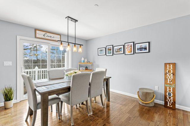 55 Forestedge Way, Manchester, NH 03102