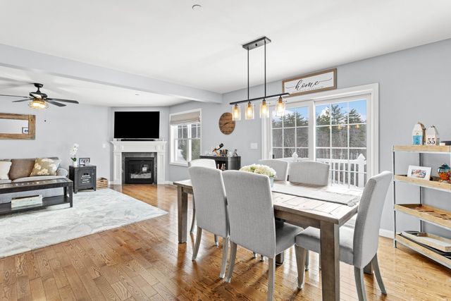 55 Forestedge Way, Manchester, NH 03102