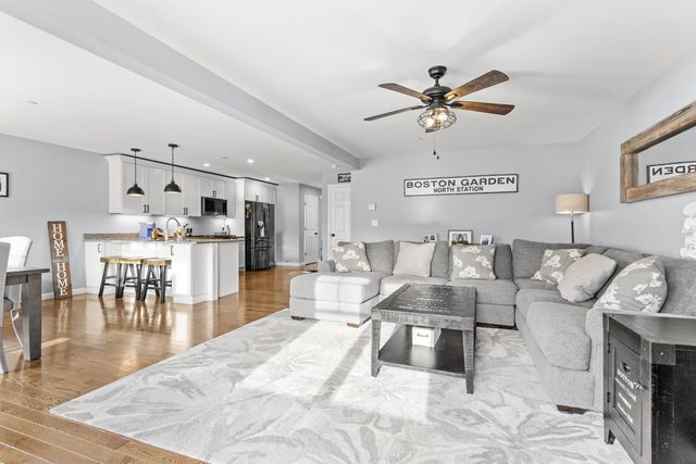 55 Forestedge Way, Manchester, NH 03102