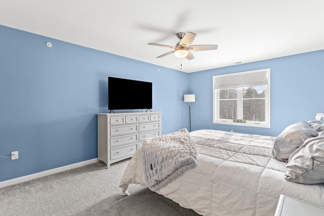 55 Forestedge Way, Manchester, NH 03102