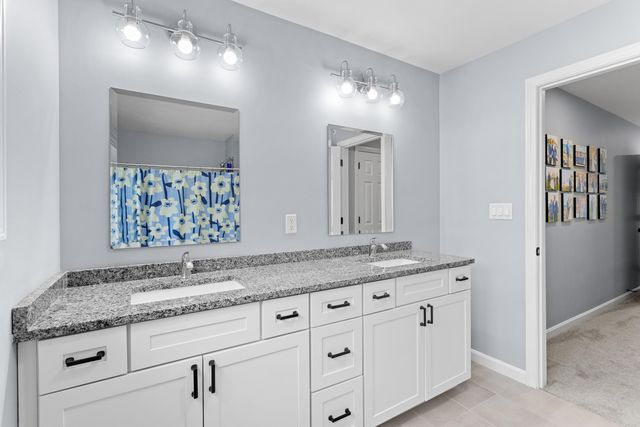 55 Forestedge Way, Manchester, NH 03102