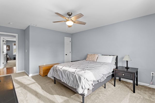 55 Forestedge Way, Manchester, NH 03102