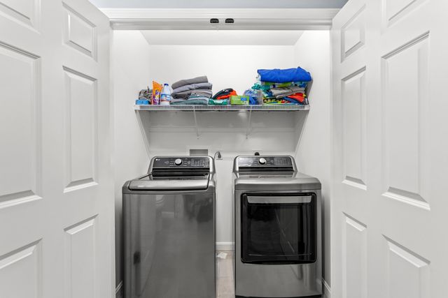 55 Forestedge Way, Manchester, NH 03102