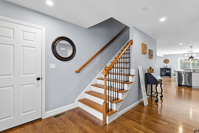 55 Forestedge Way, Manchester, NH 03102