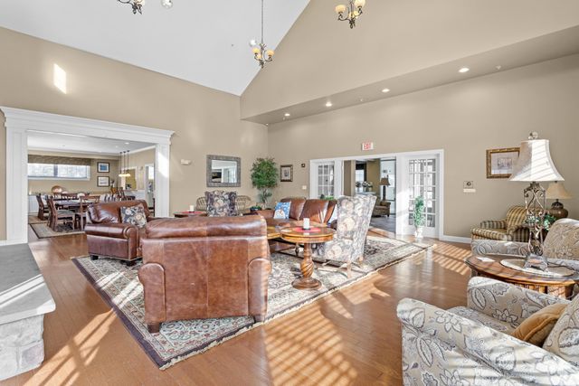 55 Forestedge Way, Manchester, NH 03102